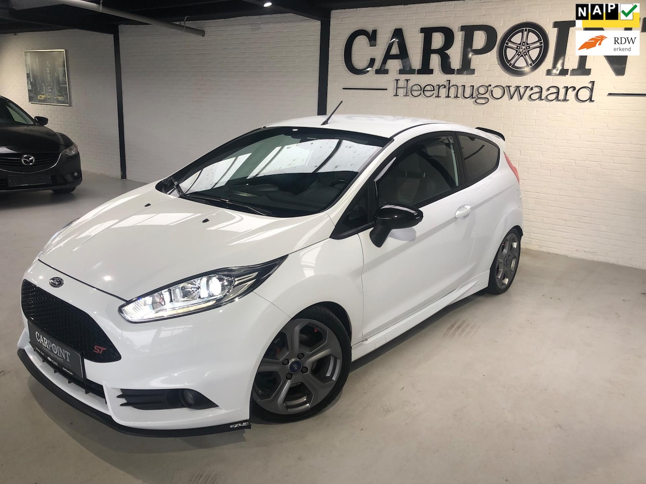 Ford Fiesta - 1.6 ST2 210PK 2015 Facelift Dikke Auto Leer Sportstoelen Recaro Xenon Volledig Dealer O.H - AutoWereld.nl