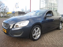 Volvo V60 - 1.6 T4 Momentum l Automaat l Navi