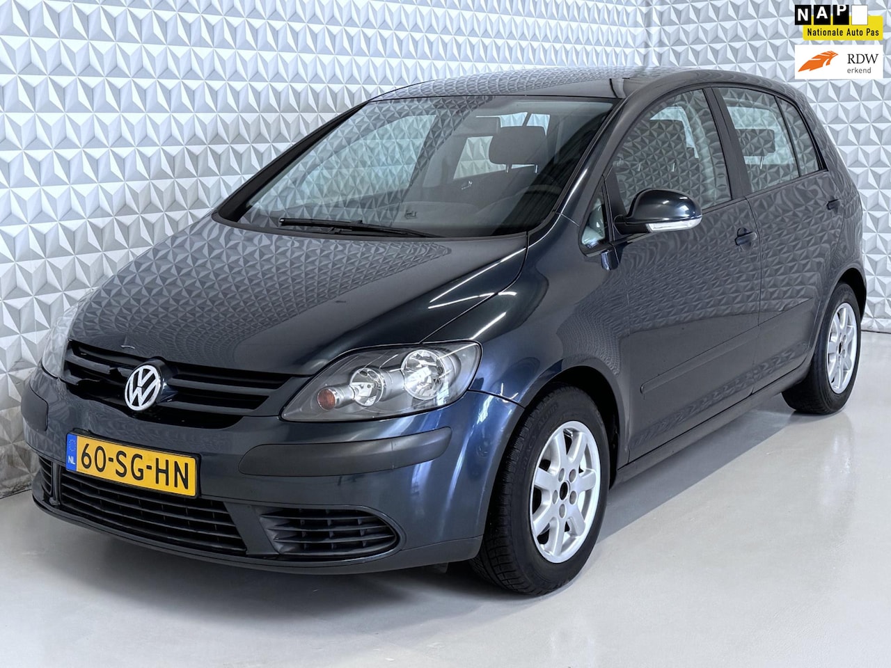 Volkswagen Golf Plus - 1.6 FSI Turijn met beschadigingen! (2006) - AutoWereld.nl