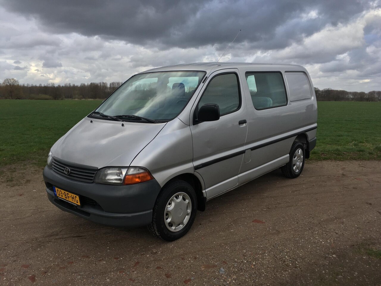 Toyota HiAce - 2.5|2002|Dubbele Cabine|Apk|Nap|Youngtimer|Lage Km|Dealeronderhouden| - AutoWereld.nl