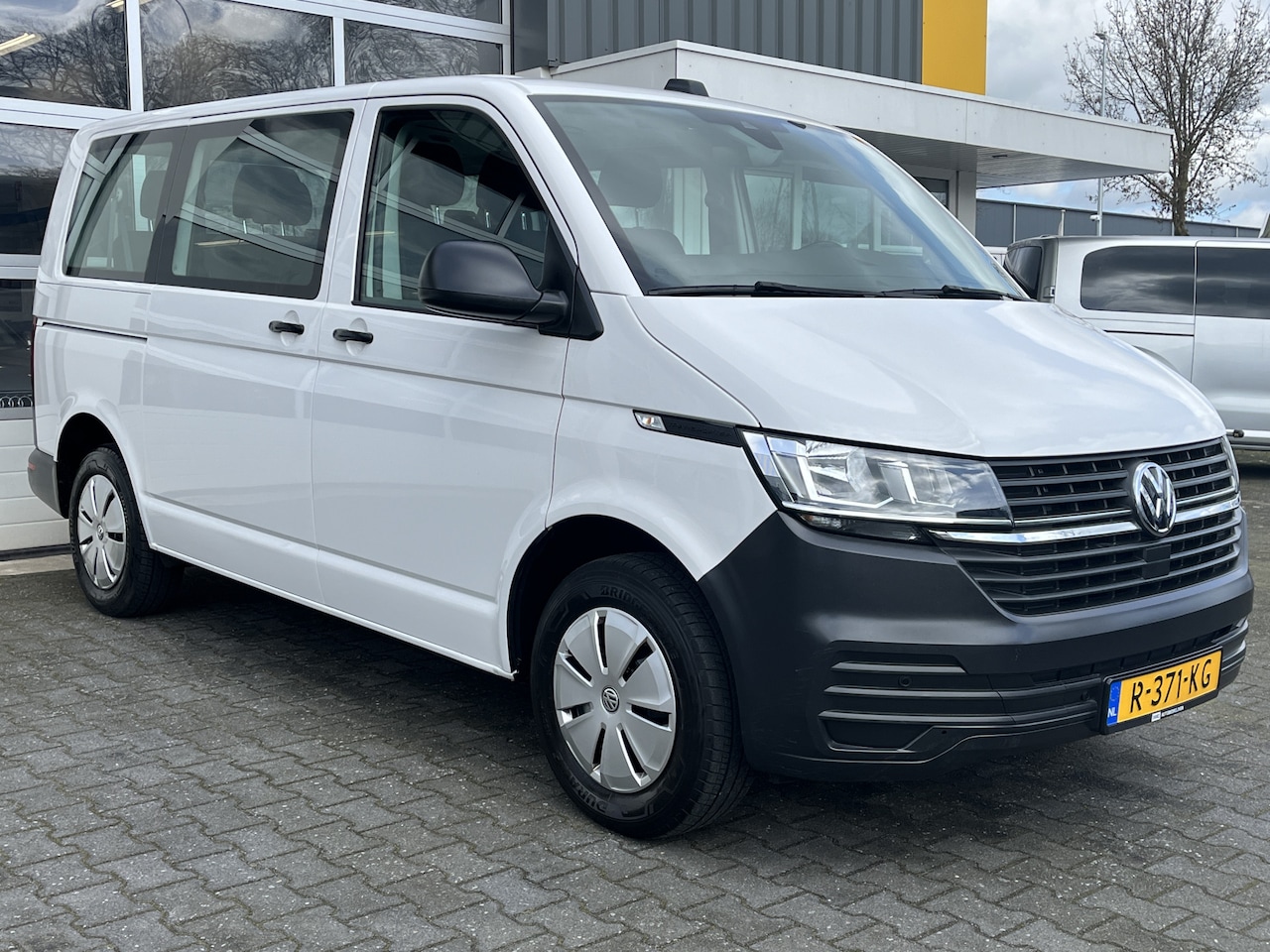 Volkswagen Transporter Kombi - T6.1 2.0 TDI L1H1 - 9-Persoons Incl. BTW Airco Cruise control Stoelverwarming PDC  Combi P - AutoWereld.nl