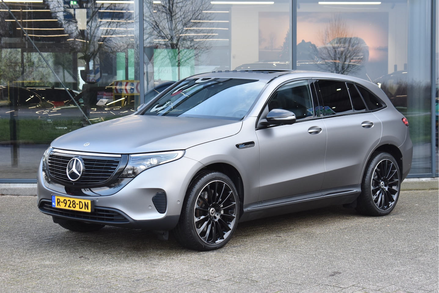 Mercedes-Benz EQC - 400 4MATIC Premium Plus 80 kWh, Leder, Schuif-Kanteldak, Burmester, 360 Camera - AutoWereld.nl