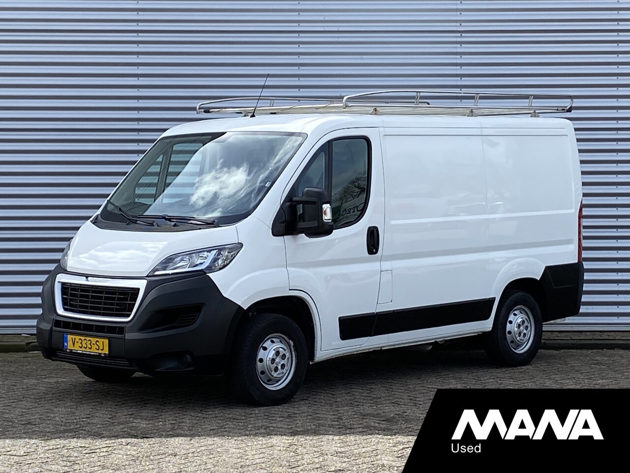 Peugeot Boxer - 330 2.0 BlueHDI L1H1 Premium Airco trekhaak Imperiaal Cruise control Sensoren Multifunctio - AutoWereld.nl