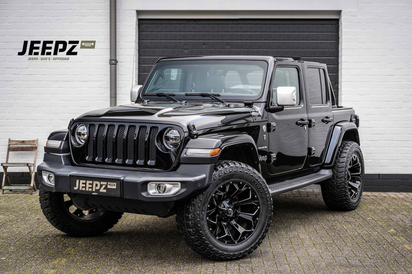 Jeep Wrangler - 2.2D Sahara - - Grijs kenteken - 20" Fuel velgen - Ex. BTW - Verhoogd / Verbreed - Grijs k - AutoWereld.nl