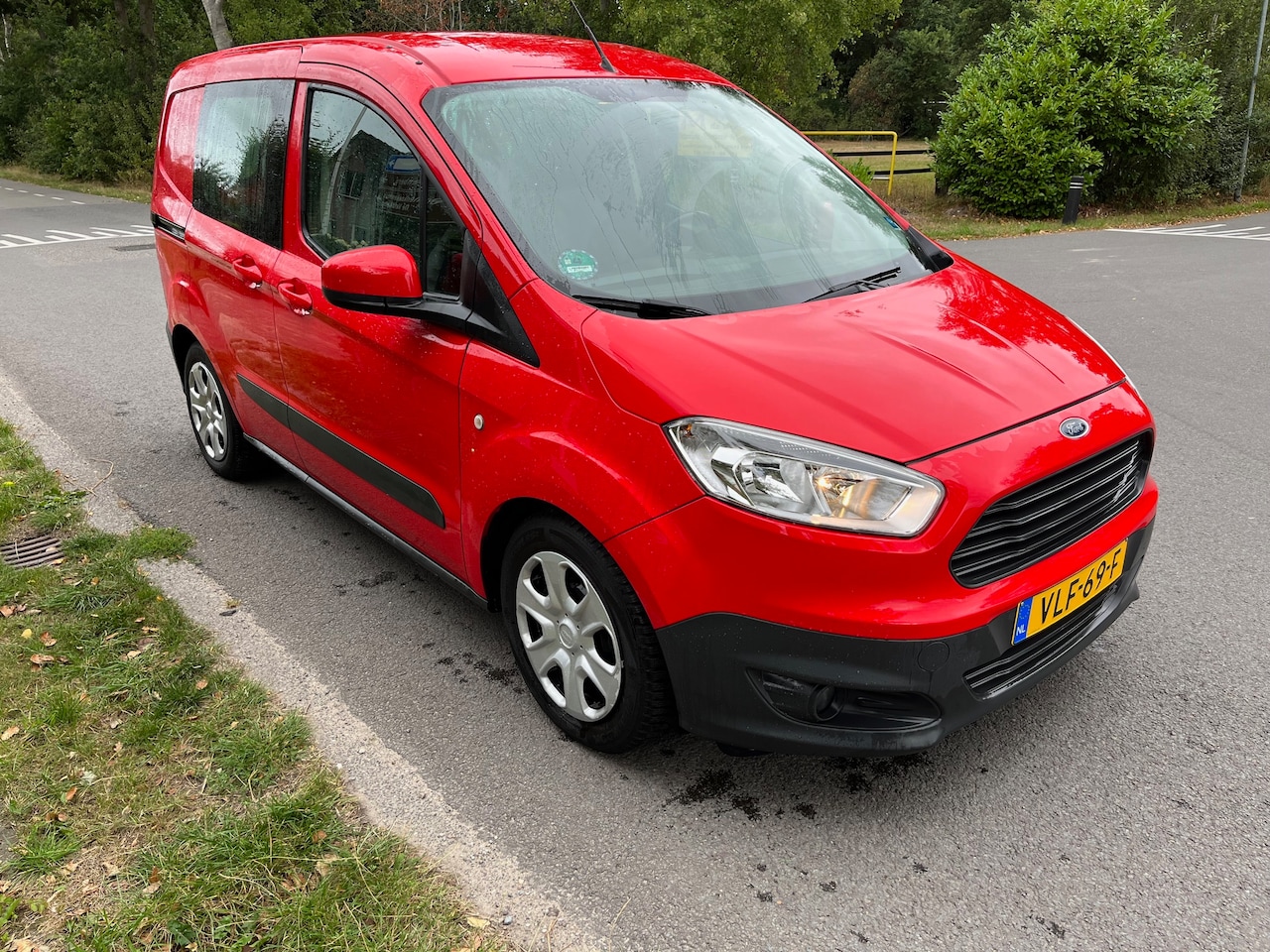 Ford Transit Courier - 1.0 Ambiente Airco deurtjes met ramen. !! - AutoWereld.nl