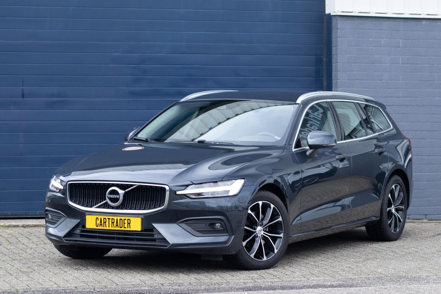 Volvo V60 - 2.0 D3 Momentum Pro Led Leder - AutoWereld.nl