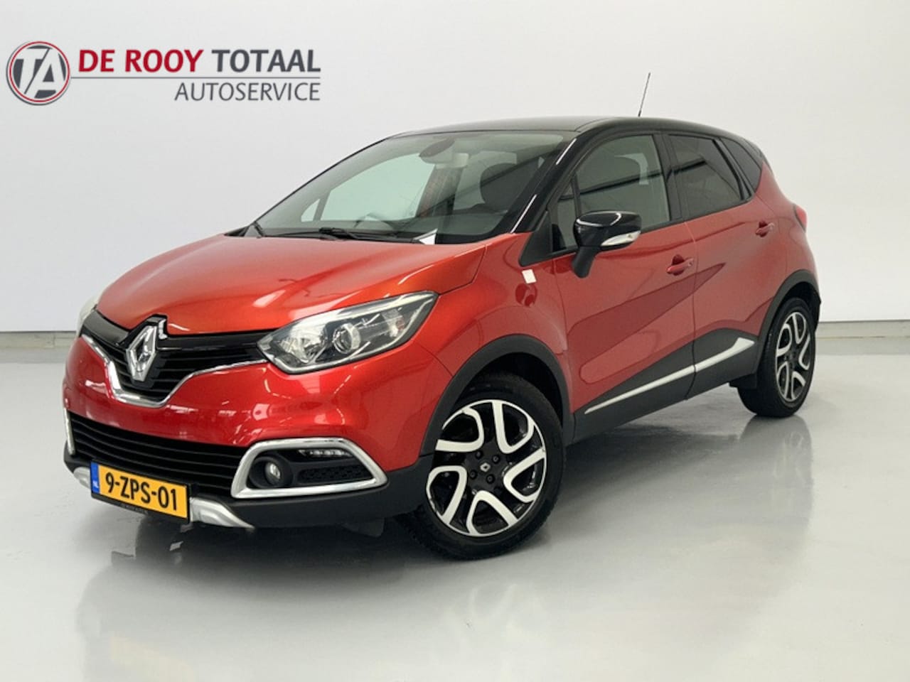 Renault Captur - 0.9 TCe Helly Hansen 90PK, DEELS LEER | NAVIGATIE | CAMERA | CRUISE CONTROLE | PARKEERSENS - AutoWereld.nl