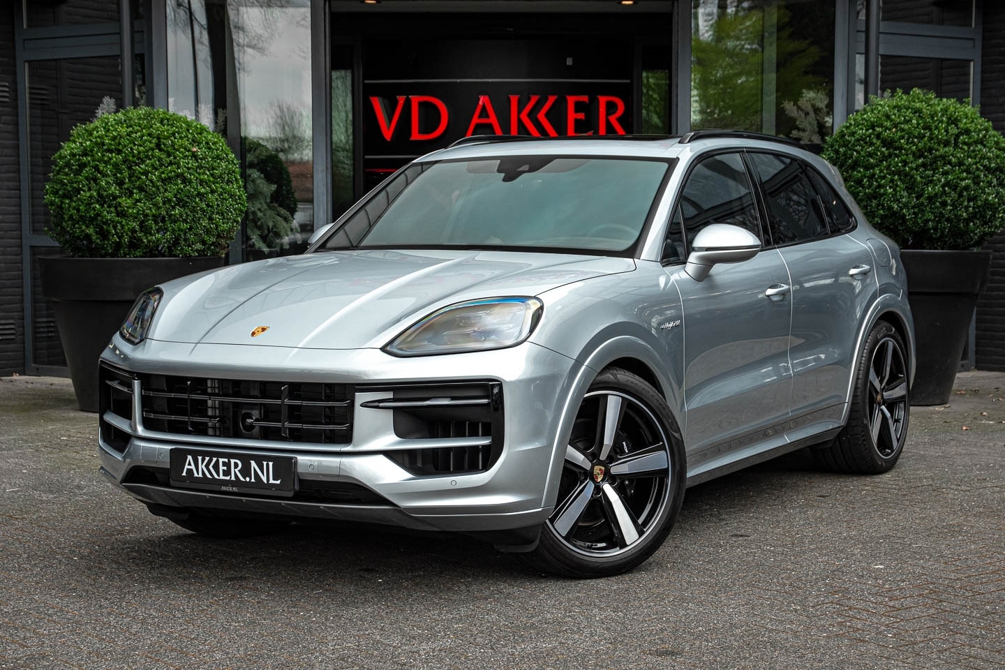 Porsche Cayenne - E-HYBRID SPORTDESIGN+4WSTURING+PORSCHE EXCLUSIVE - AutoWereld.nl