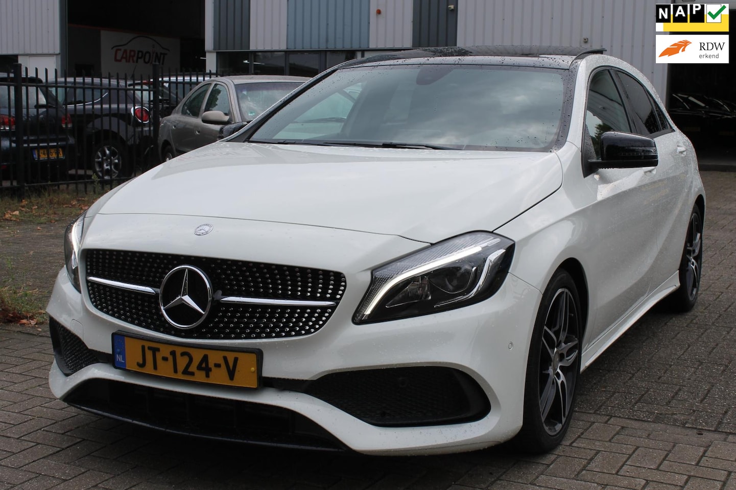 Mercedes-Benz A-klasse - 180 AMG Aut. Leer Pano Navi Clima Cruise Nieuwstaat! - AutoWereld.nl