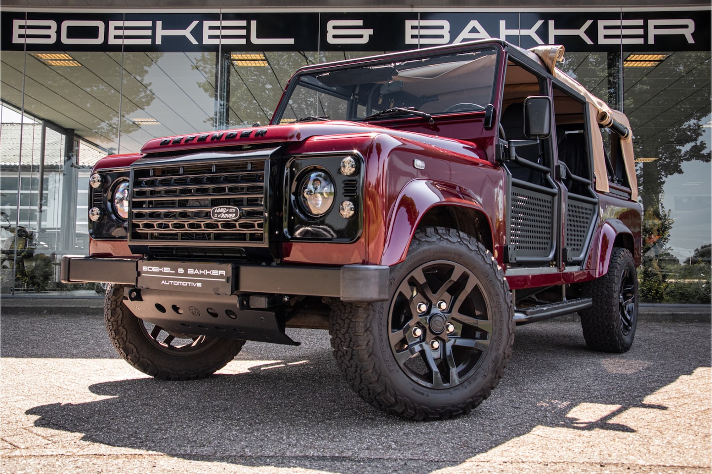 Land Rover Defender - SoftTop - Trail Doors - Teak - 7-pers. - Uniek!! - AutoWereld.nl