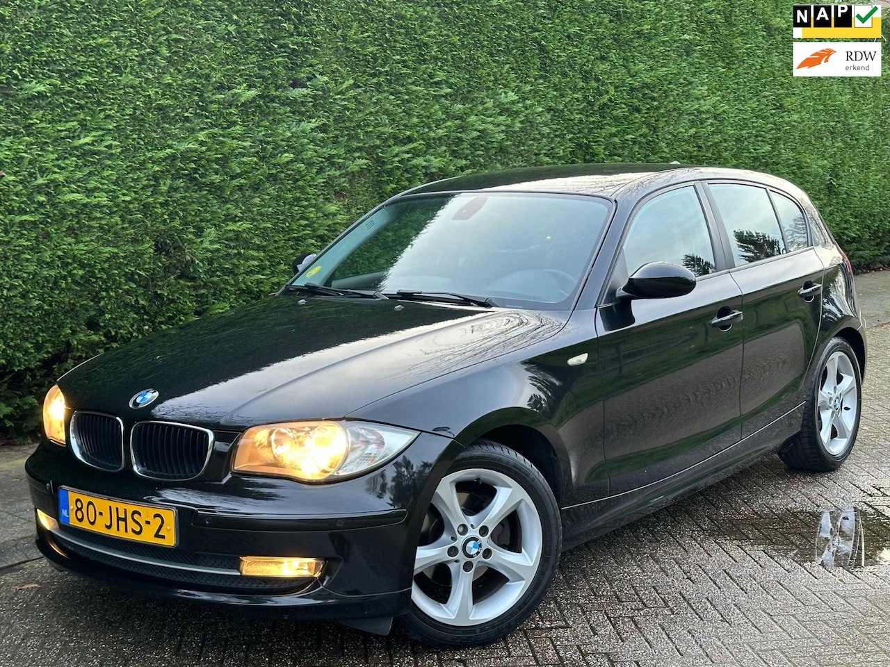 BMW 1-serie - 118i Business Line /6BAK/LEER/NAVGIATIE/PDC/CRUISE!/ - AutoWereld.nl