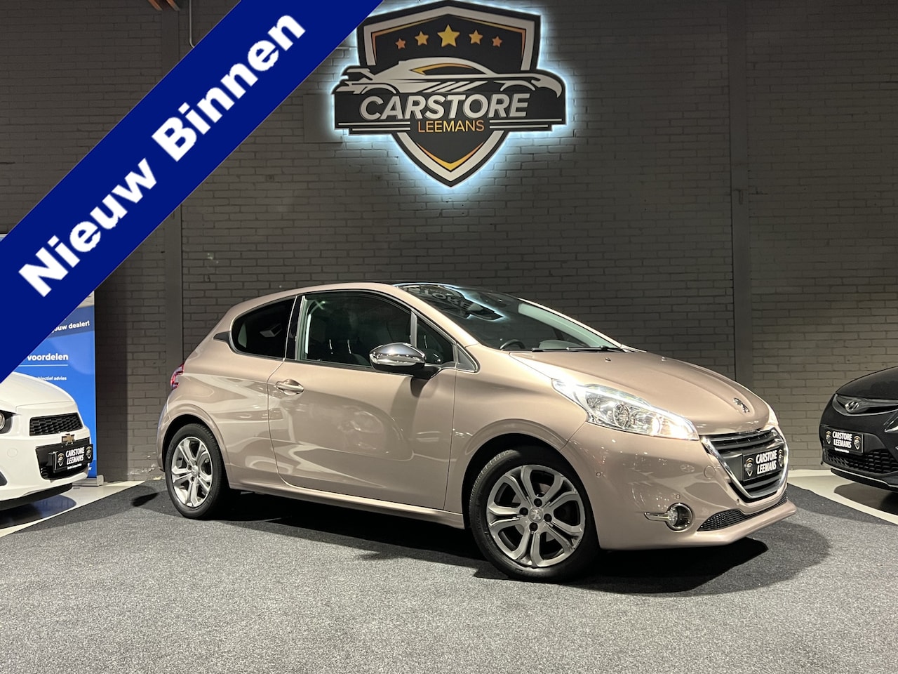 Peugeot 208 - 1.2 PureTech Allure ClimaC.CruiseC.Pdc.Panodak.Led.LMV!! - AutoWereld.nl