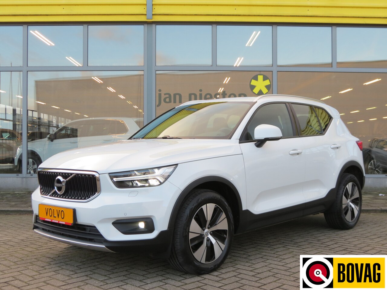 Volvo XC40 - 2.0 B4 Mild Hybrid Momentum Business - AutoWereld.nl