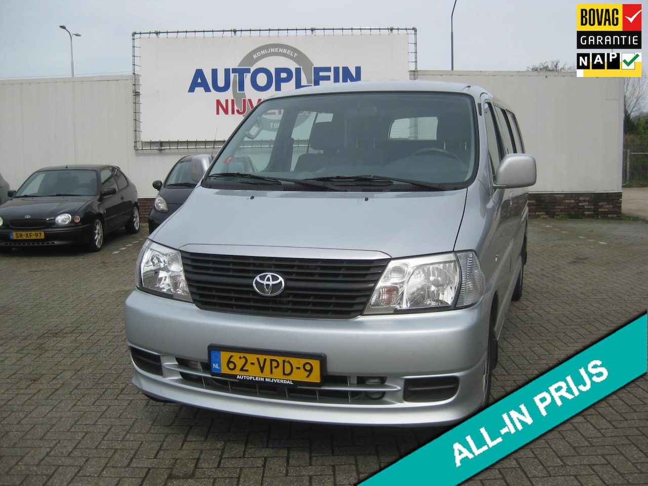 Toyota HiAce - 2.5 D-4D LWB Comfort DC Emotion ruime betouwbare 5 persoons bus met trekhaak en airco! - AutoWereld.nl