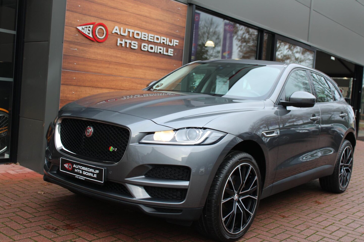 Jaguar F-Pace - 2.0 Prestige AWD 30t 300 PK R-Looks - AutoWereld.nl