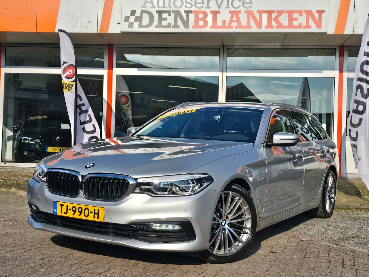 BMW 5-serie Touring - 520i High Executive Sport BJ.2018 / Navi / Panodak / Leer / Virt.Dash / 19"Lmv !! - AutoWereld.nl