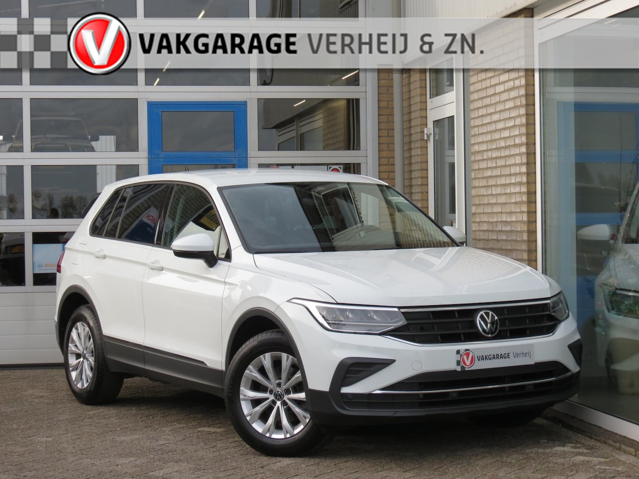 Volkswagen Tiguan - 1.5 TSI Navi|Cruise|DAB+|Airco|Privacy Glas|Facelift - AutoWereld.nl