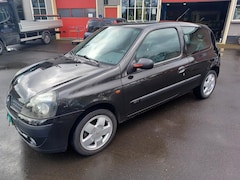 Renault Clio - 1.2-16V Authentique met nieuwe apk