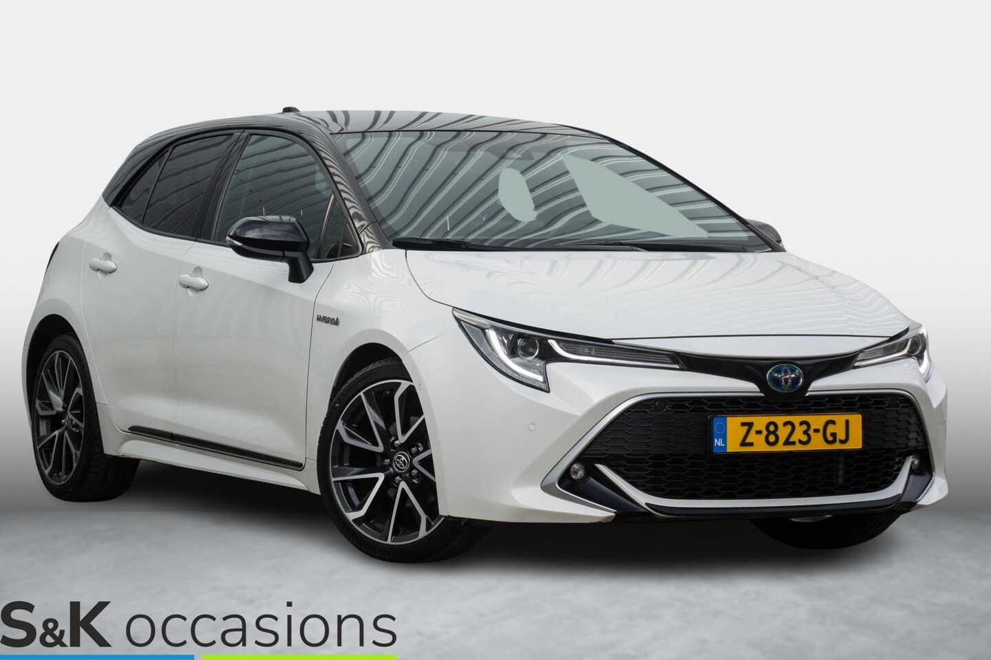 Toyota Corolla - 1.8 Hybrid Executive BI-TONE Stoelverwarming NAVI Keyless LED - AutoWereld.nl