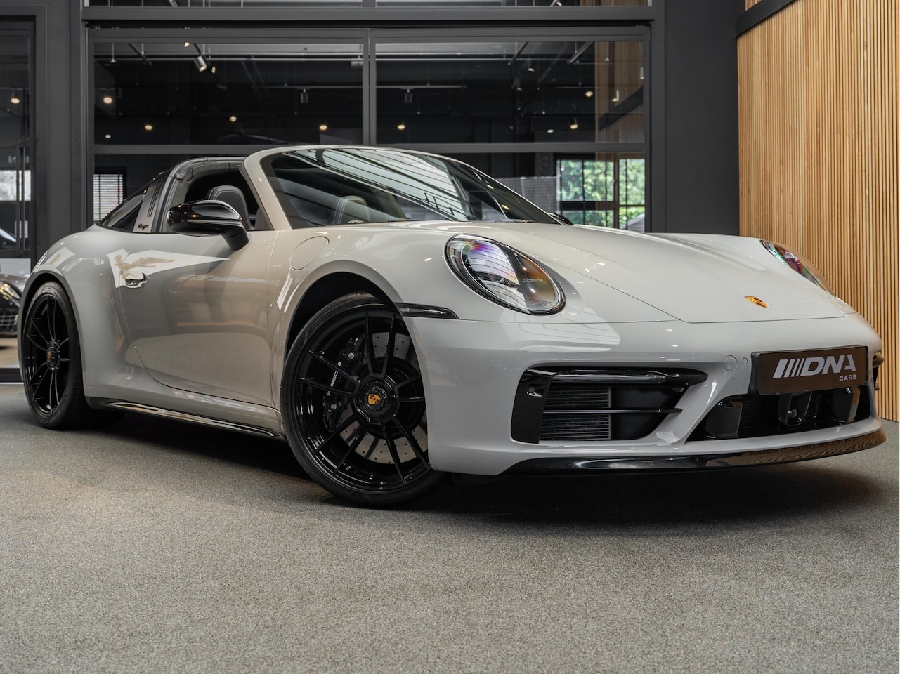 Porsche 911 Targa - 992 4 GTS Achteras Lift 911 Targa GTS Carbon Alcatara ACC - AutoWereld.nl