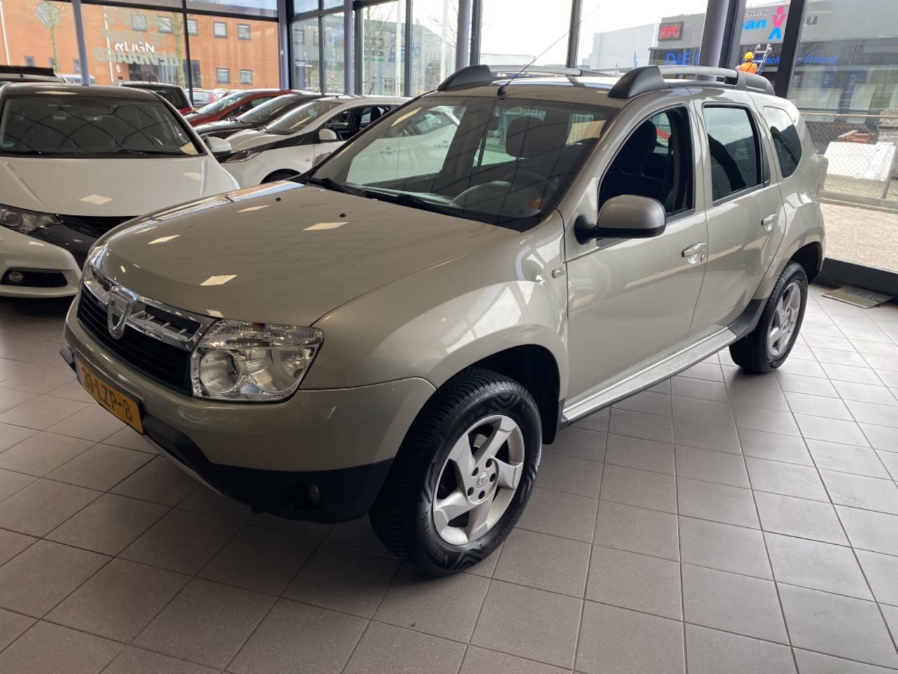 Dacia Duster - 1.6 Lauréate 2wd NW APK BJ 2010 !!! - AutoWereld.nl