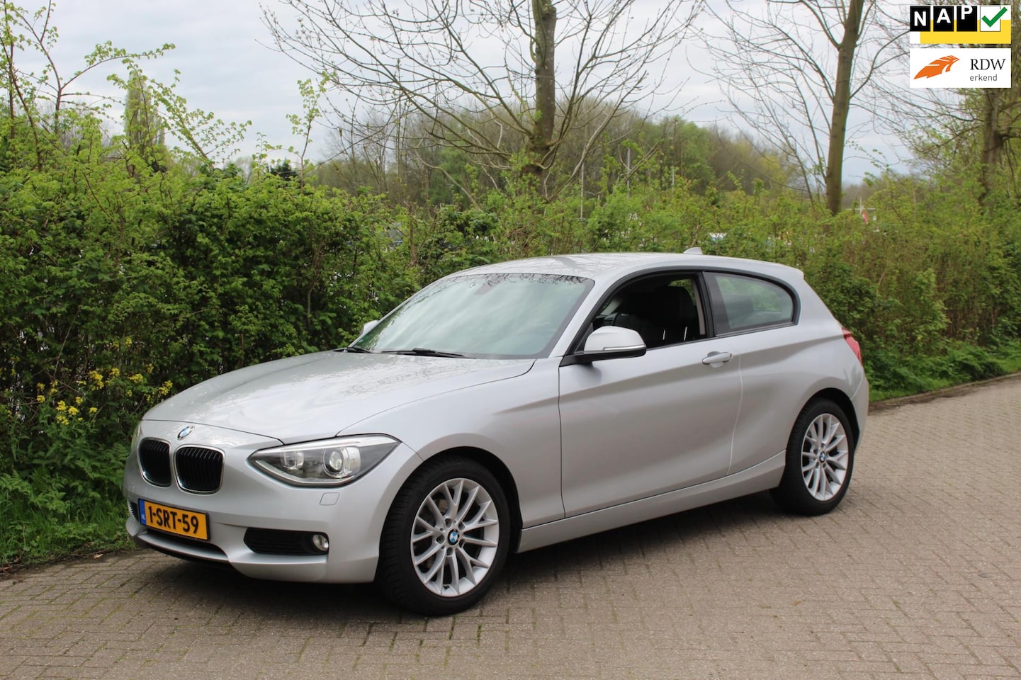 BMW 1-serie - 116i Upgrade Edition *Leer *Xenon *Navi - AutoWereld.nl