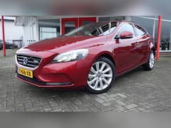 Volvo V40 - 2.5 T5 Momentum Aut. 5 Cilinder Xenon/Achteruitrijcamera