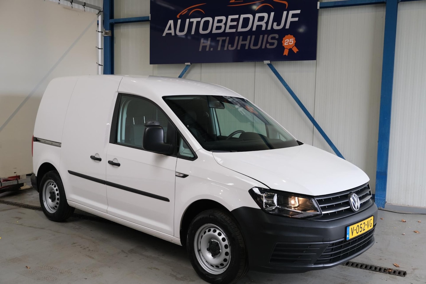 Volkswagen Caddy - 2.0 TDI L1H1 BMT Economy Business - N.A.P. Airco, Cruise, Trekhaak. - AutoWereld.nl