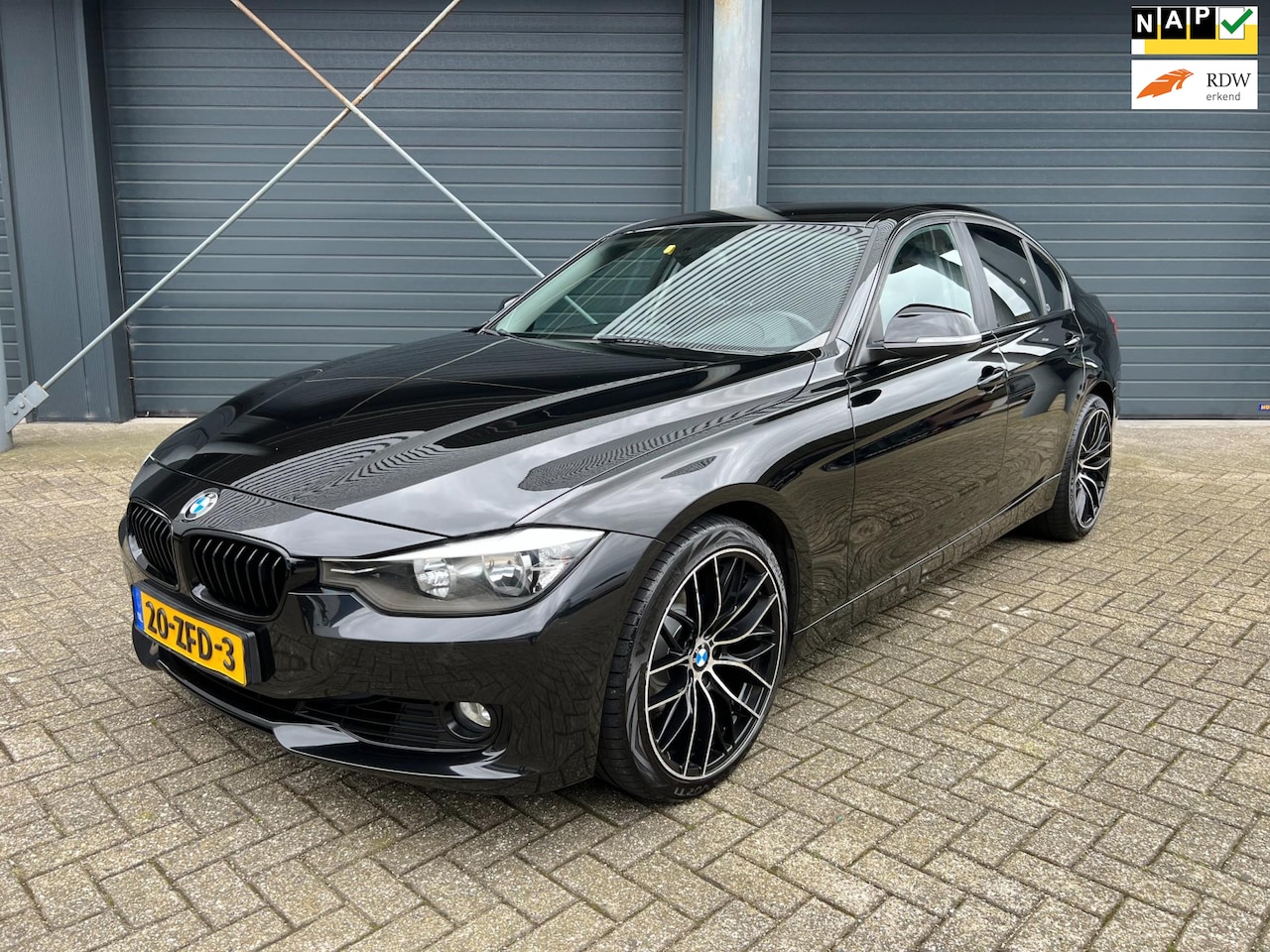 BMW 3-serie - 320i Executive / NAP / Airco / Cruise / PDC - AutoWereld.nl