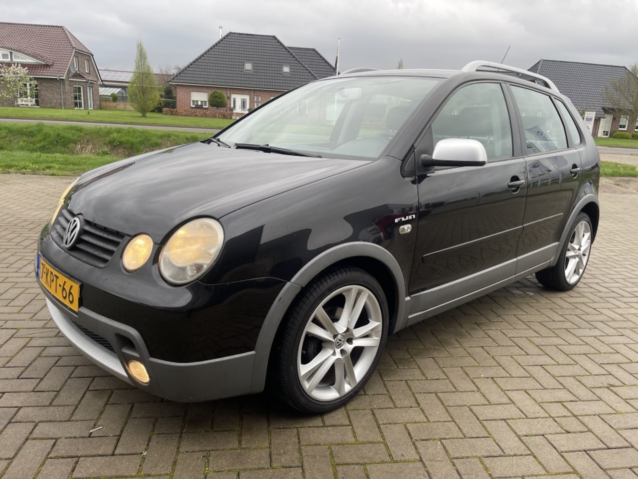 Volkswagen Polo - FUN 1.2-12V Highline airco verwarmde stoelen - AutoWereld.nl