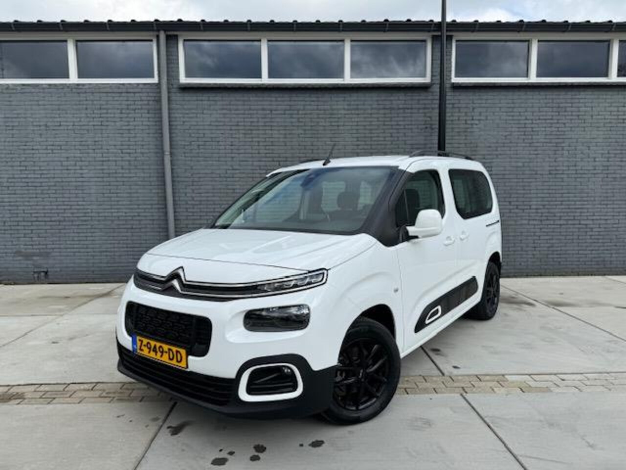 Citroën Berlingo - 1.2 PureTech Live benzine 110pk Wit AC cruise nav - AutoWereld.nl