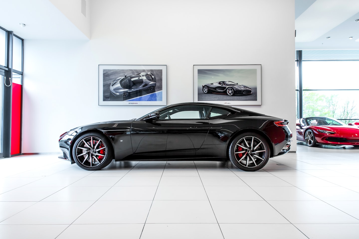 Aston Martin DB11 - 5.2 V12 ~Munsterhuis Sportscars~ - AutoWereld.nl