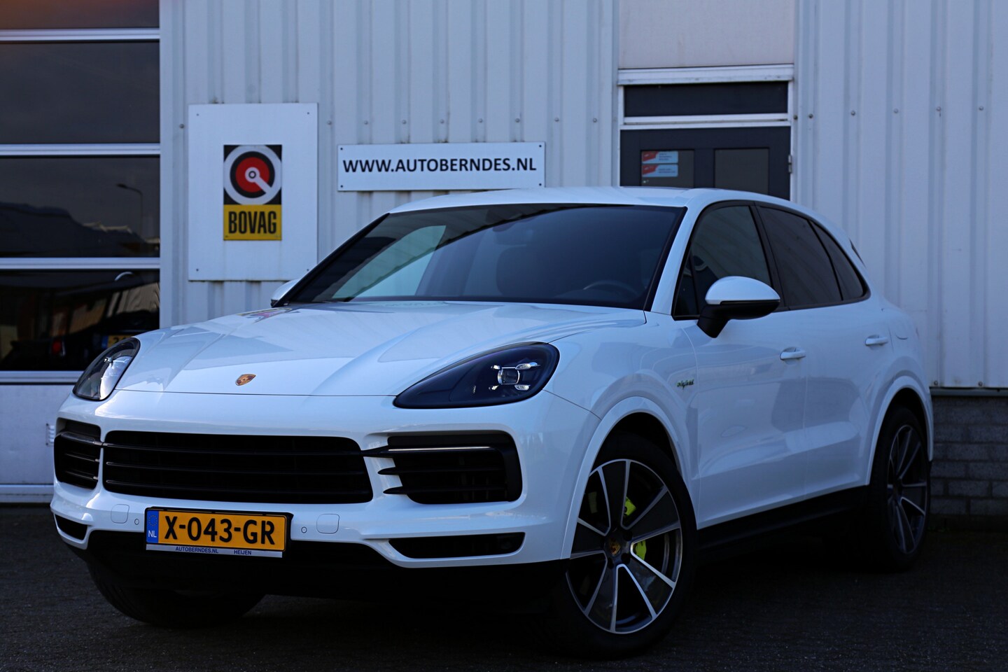 Porsche Cayenne - 3.0 E-Hybrid 462PK Plug in*Perfect Porsche Onderh.*1ste Eig*Luchtvering/PASM/Black Pack/Sp - AutoWereld.nl