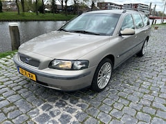 Volvo V70 - 2.4 T Geartr. C.L. / automaat / airco / cruise control / apk / nap