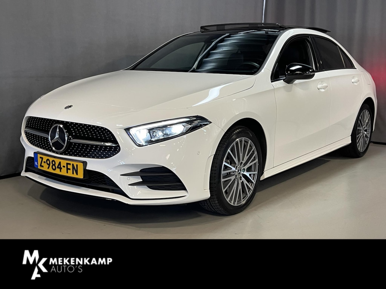 Mercedes-Benz A-klasse - 250 e AMG Line 18"/Panoramadak/Matrix LED/Camera/Stoelverwarming/Burmester/Sfeerverlichtin - AutoWereld.nl