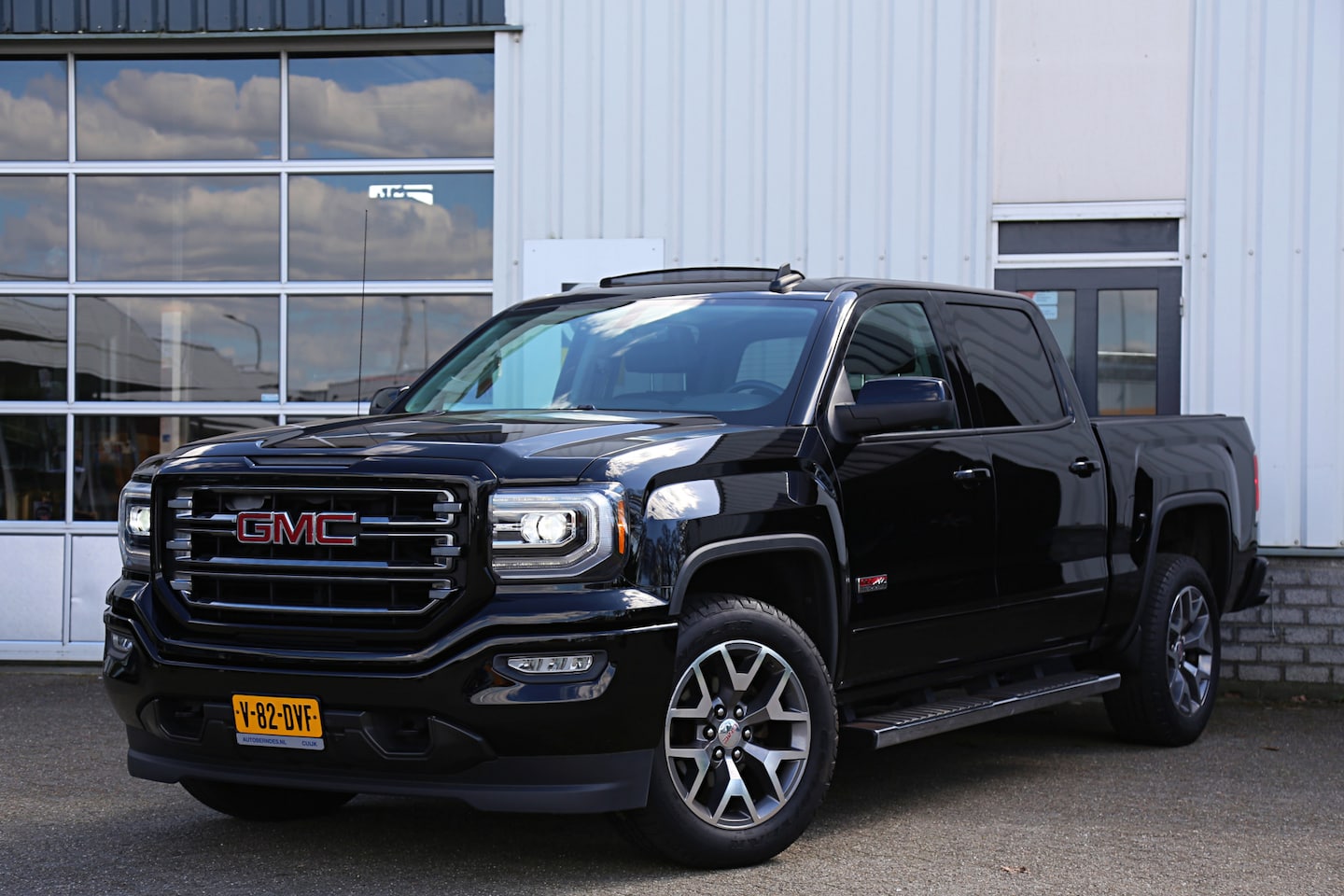 GMC Sierra - 5.3 V8 Vortec 4WD Aut.*Perfect Onderh.*Trekhaak 4300KG/Schuifdak/Bose/Camera/Leder/Stoelve - AutoWereld.nl