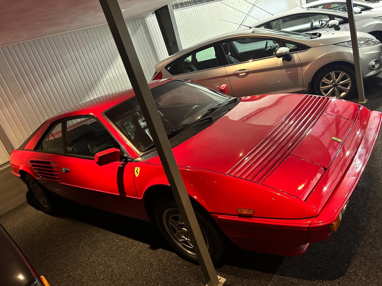 Ferrari Mondial - 8 2+2 nieuwe staat 1982 start lopen orginele km altijd binnen gestaan - AutoWereld.nl