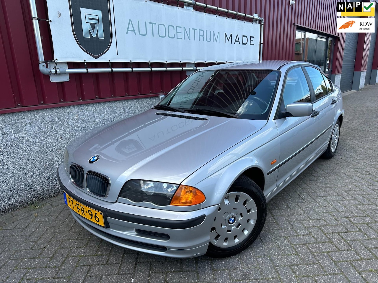 BMW 3-serie - 318i // Seadan // - AutoWereld.nl