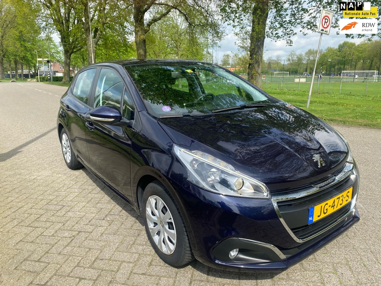 Peugeot 208 - 1.2 PureTech Blue Lion airco cruis control navigatie elektrische ramen - AutoWereld.nl