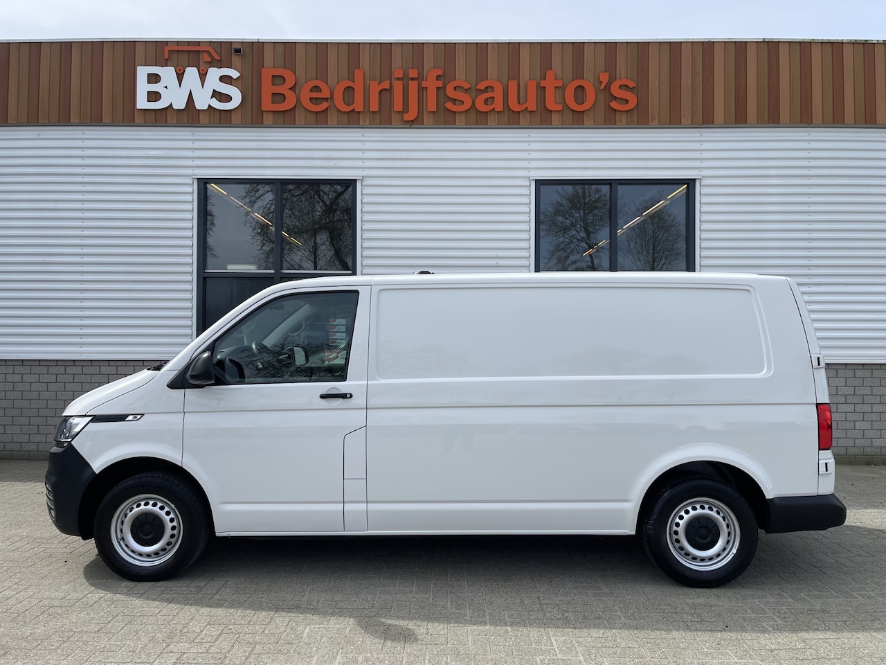 Volkswagen Transporter - T6.1 / 2.0 TDI 110pk L2H1 28 Comfortline / vaste prijs rijklaar € 19.950 ex btw / lease va - AutoWereld.nl