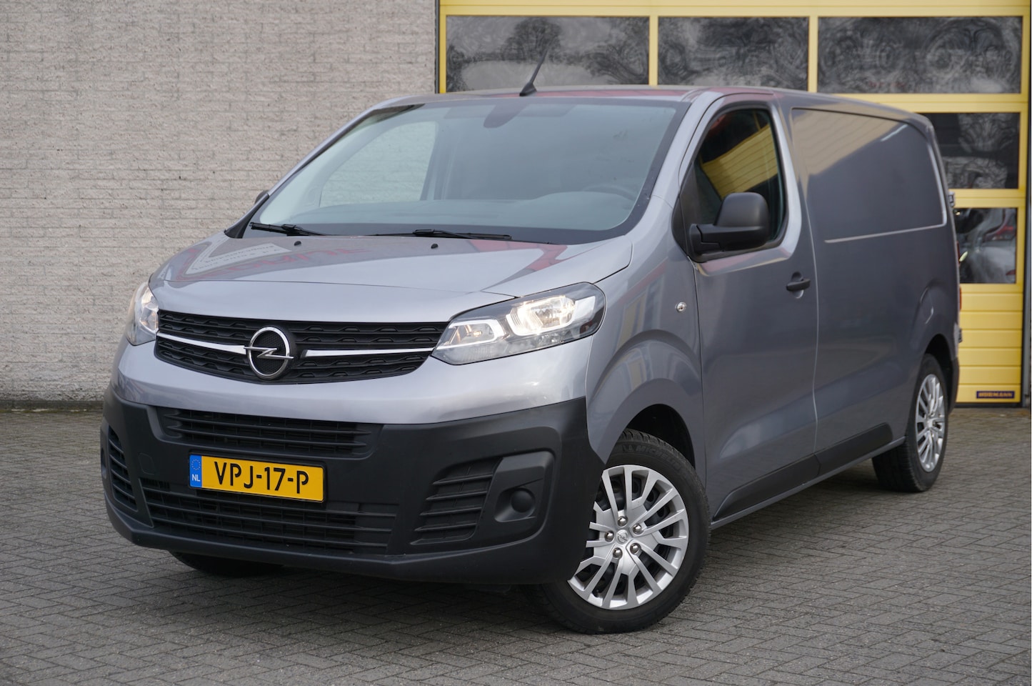 Opel Vivaro - 1.5 CDTI 120PK! L2H1 Edition BJ2022 Audio installatie | Airco | Cruise control | Getint gl - AutoWereld.nl