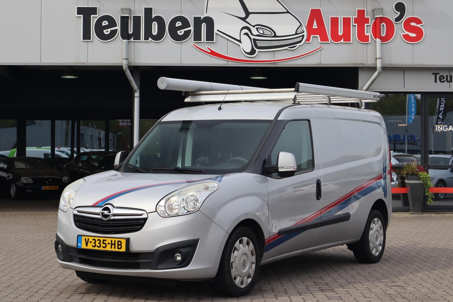 Opel Combo - 1.6 CDTi L2H1 Sport Airco, Cruise control, Rechter zijdeur, Trekhaak, Navigatie - AutoWereld.nl