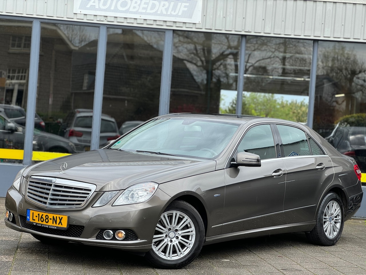 Mercedes-Benz E-klasse - 350 CGI Elegance| YOUNGTIMER | AUT | AIRCO | NAV - AutoWereld.nl