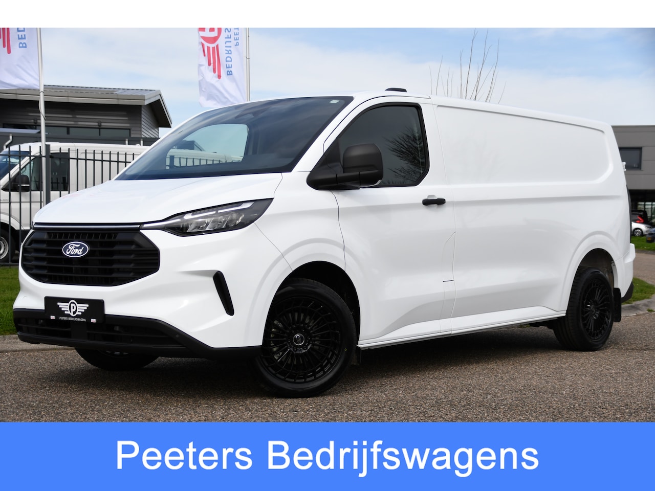 Ford Transit Custom - 300 2.0 TDCI L2H1 Black & White Edition Camera, Cruise, Carpay, 136PK, Sensoren, Multimedi - AutoWereld.nl