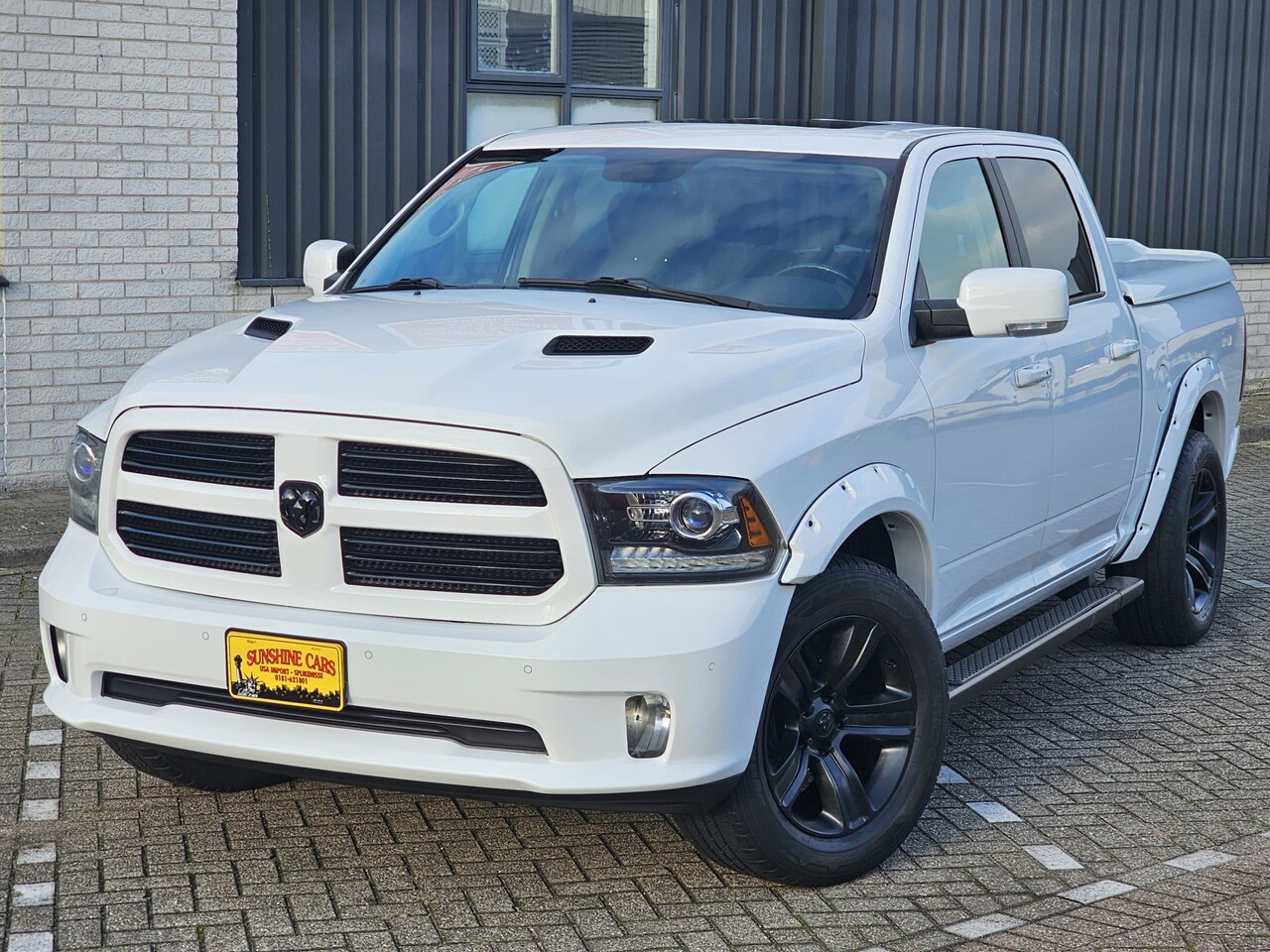 Dodge Ram 1500 - SPORT 4X4 CREW CAB. 5,7LTR V8 AUT. - AutoWereld.nl