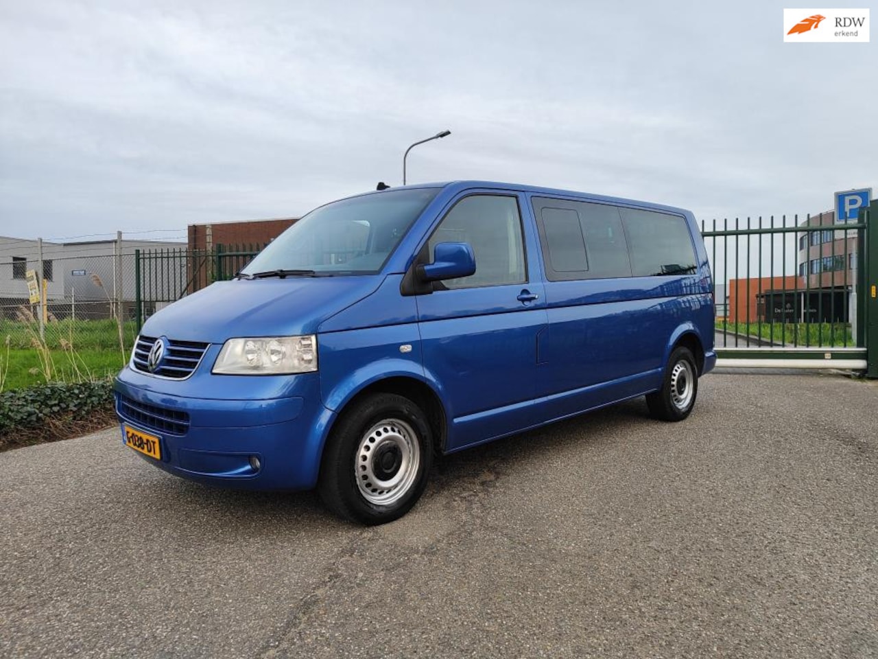 Volkswagen Transporter Kombi - 2.5 TDI 340 Highline Caravelle Clima! Nav! Apk! Nap!!! - AutoWereld.nl