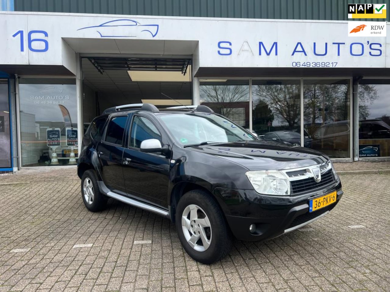 Dacia Duster - 1.6 Lauréate 2wd 2de eigenaar - AutoWereld.nl