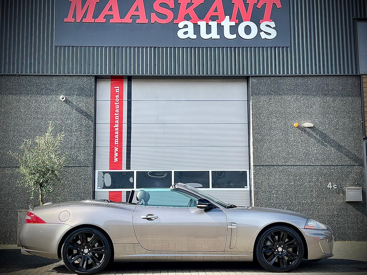 Jaguar XKR - 5.0 V8 Convertible / Supercharged / 510pk / Bowers&Wilkins / VAPOUR GREY! - AutoWereld.nl