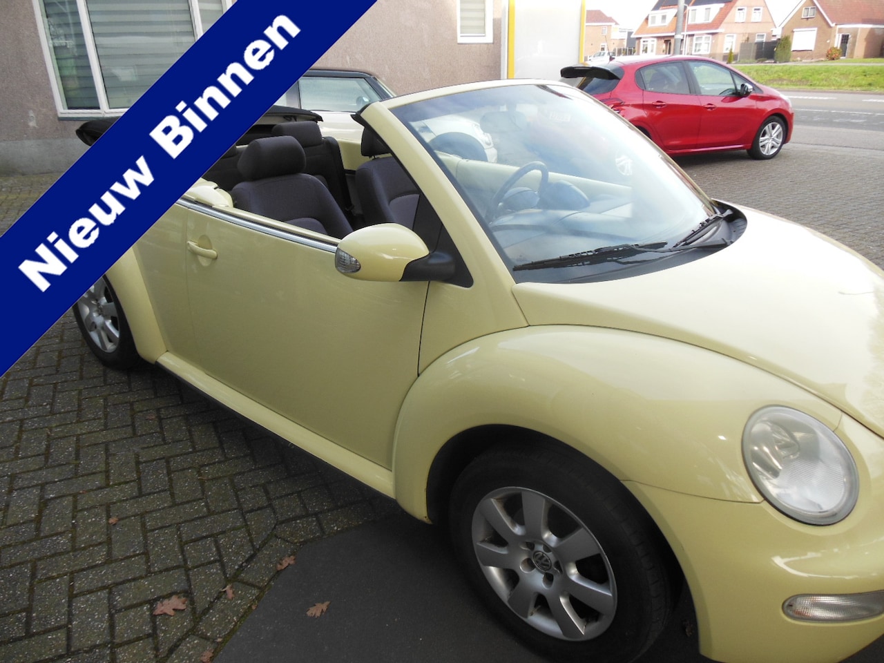 Volkswagen New Beetle Cabriolet - 1.6 Highline Staat in De Krim - AutoWereld.nl