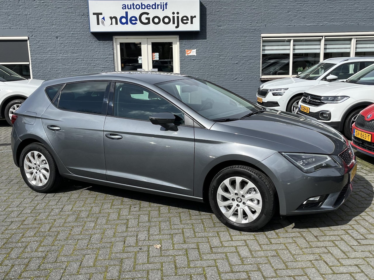 Seat Leon - 1.2 TSi DSG Style Business | NAV. | LED | AFN. TREKHAAK | - AutoWereld.nl